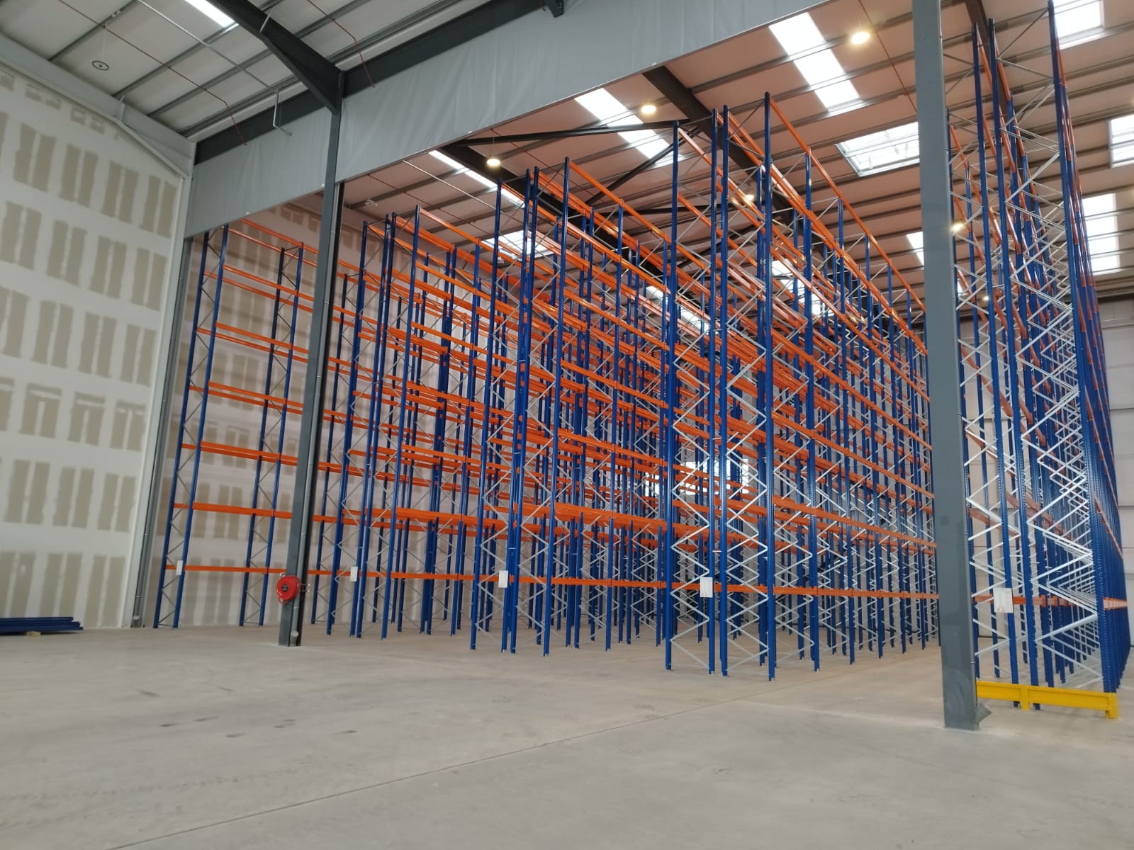 Paletové regály — Cork, Irsko